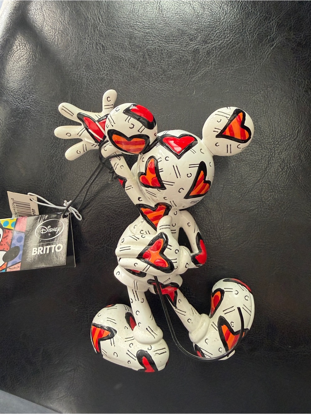 Disney By Britto
Mickey Wrapped In Hearts Figurine - Picture 5 of 6